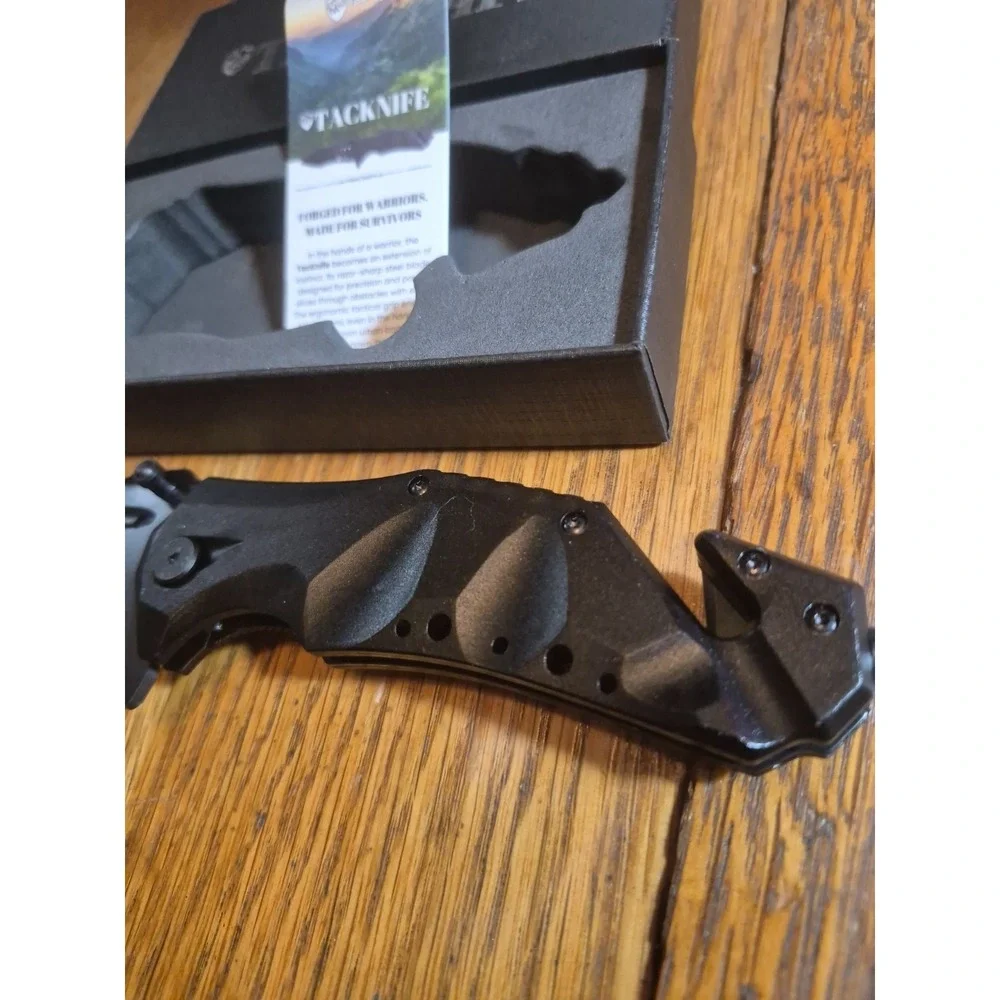 Tack Knife